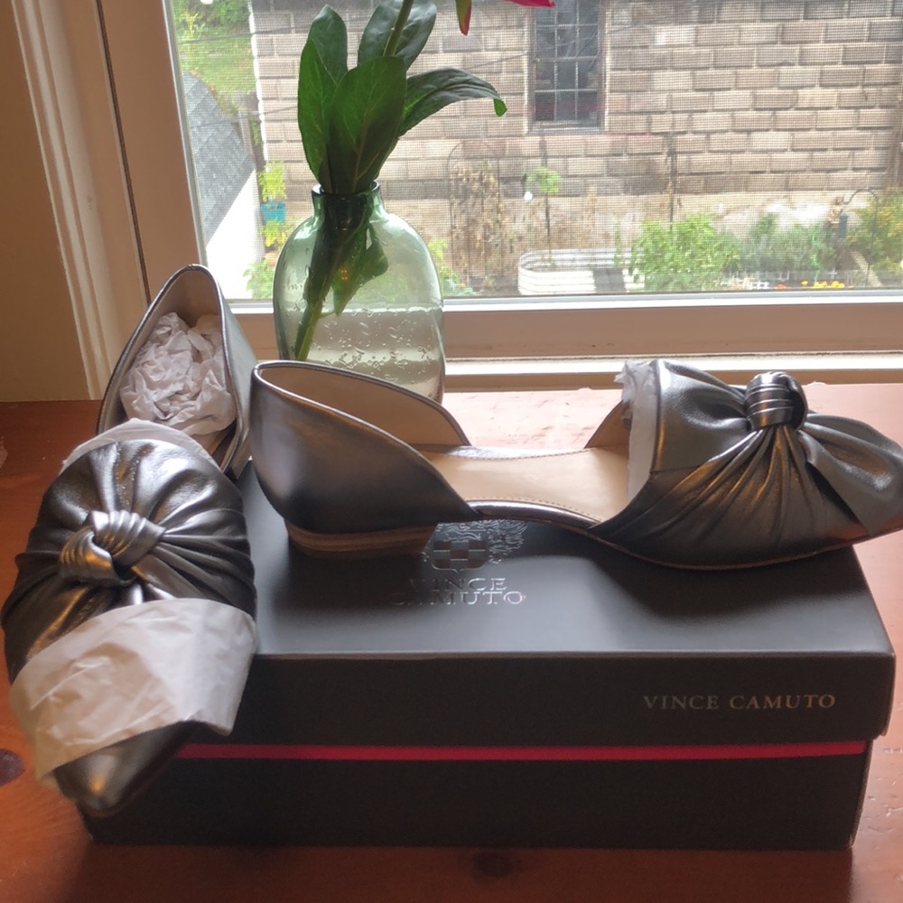 Vince Camuto flats. NWT. 8 1/2. Silver. - Picture 4 of 8